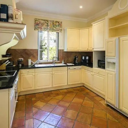 Villa Sleeps 8 Pool Air Con T607946 *