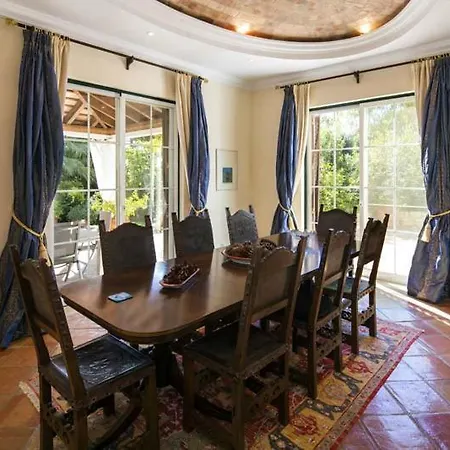 Villa Sleeps 8 Pool Air Con T607946